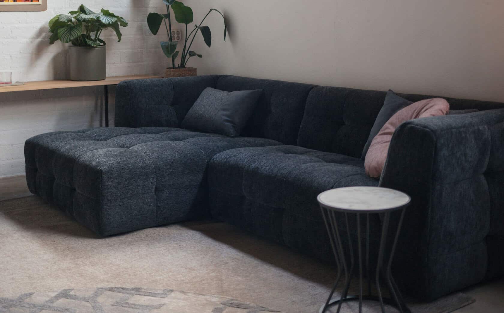 Laat je woonkamer groter lijken met deze meubelstukken
