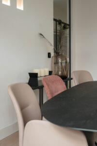 Eetkamerstoelen combineren- durf te mixen voor een speelse look 02 (1)