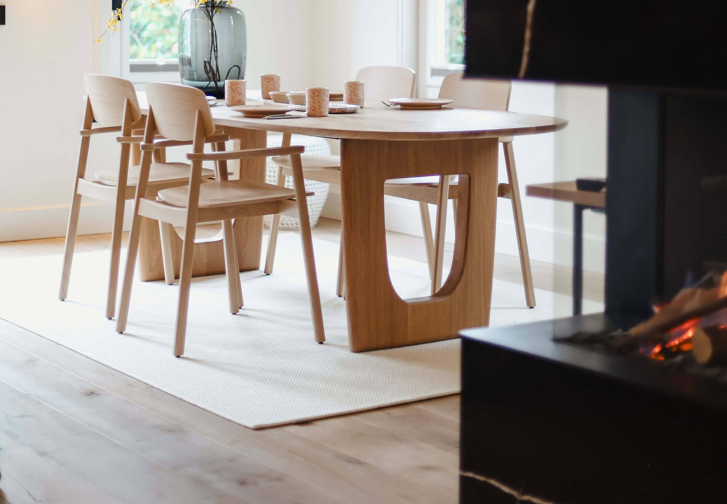 Houten eettafel bij visgraatvloer- zo vind je de perfecte match 01 (1)