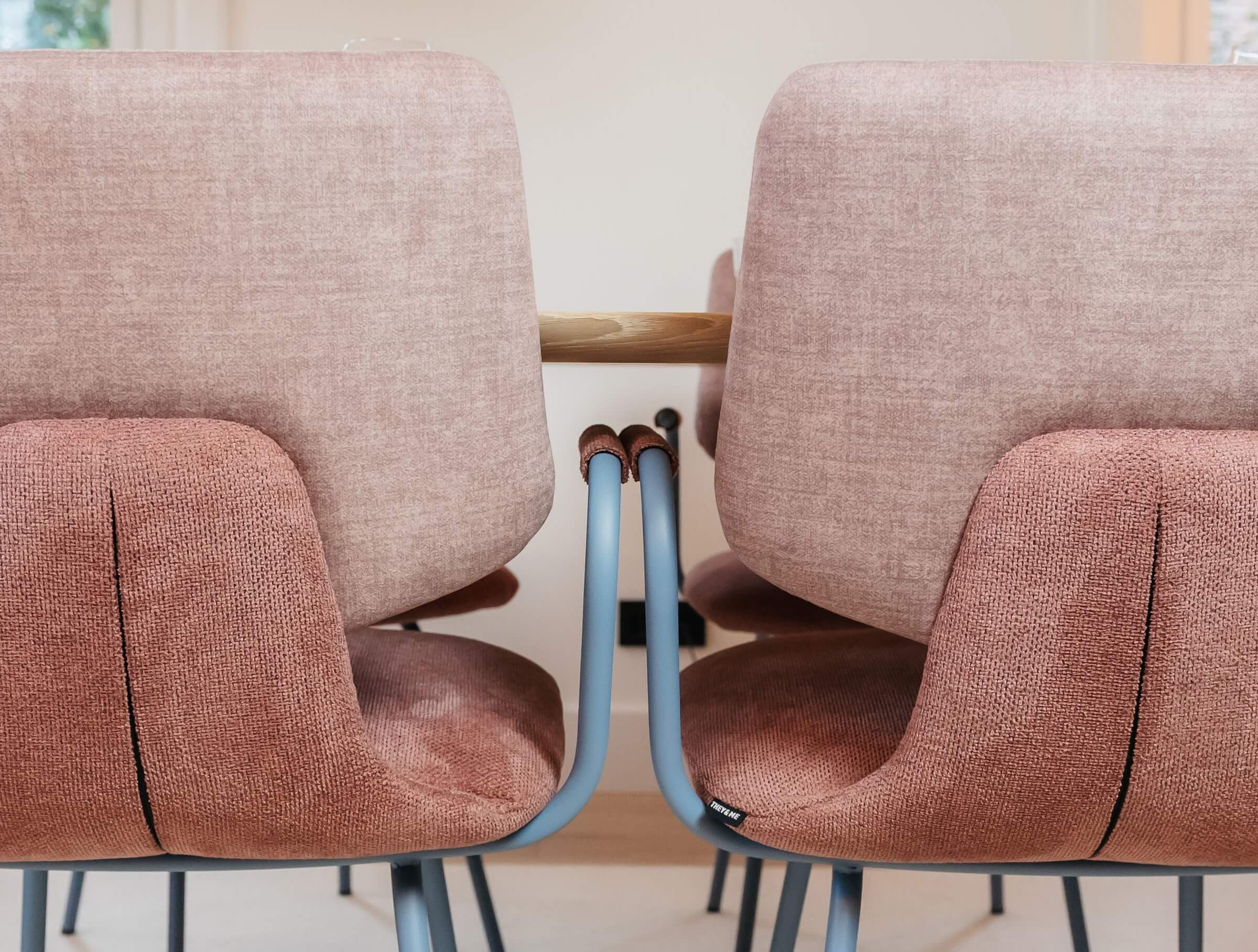 Ronde vs. hoekige stoelen- hoe vorm de sfeer van je eetkamer bepaalt (1)