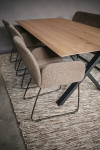 Waarom slede-onderstellen in moderne eetkamers terugkomen 01 (1)