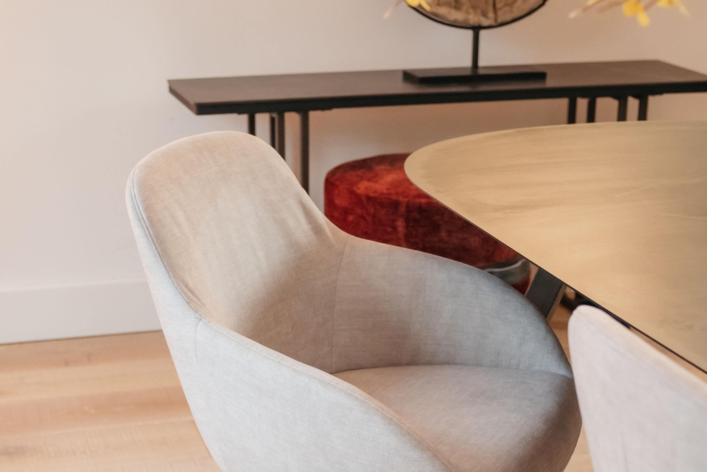 De onzichtbare klik tussen je stoel en eettafel 02 (1)