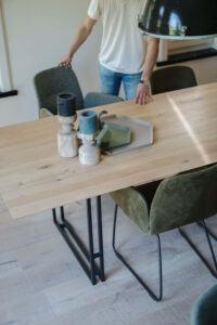 Ruimte creëren- Waarom lichte tafels je huis groter doen lijken