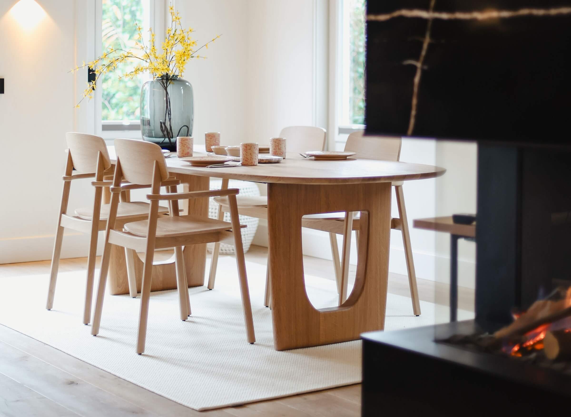 Ruimte creëren- Waarom lichte tafels je huis groter doen lijken